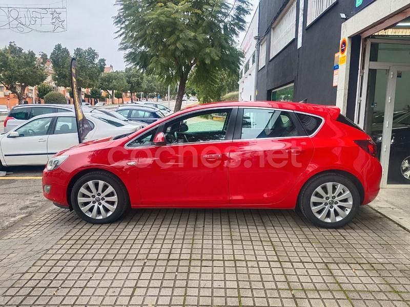 Usado Opel Astra Sportive 130 CV (95 kW) 2013 Azul Berlina