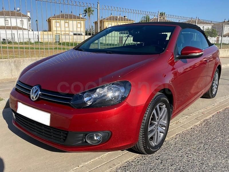 Usado VW Golf Cabriolet 105 CV (77 kW) 2012 Granate Descapotable
