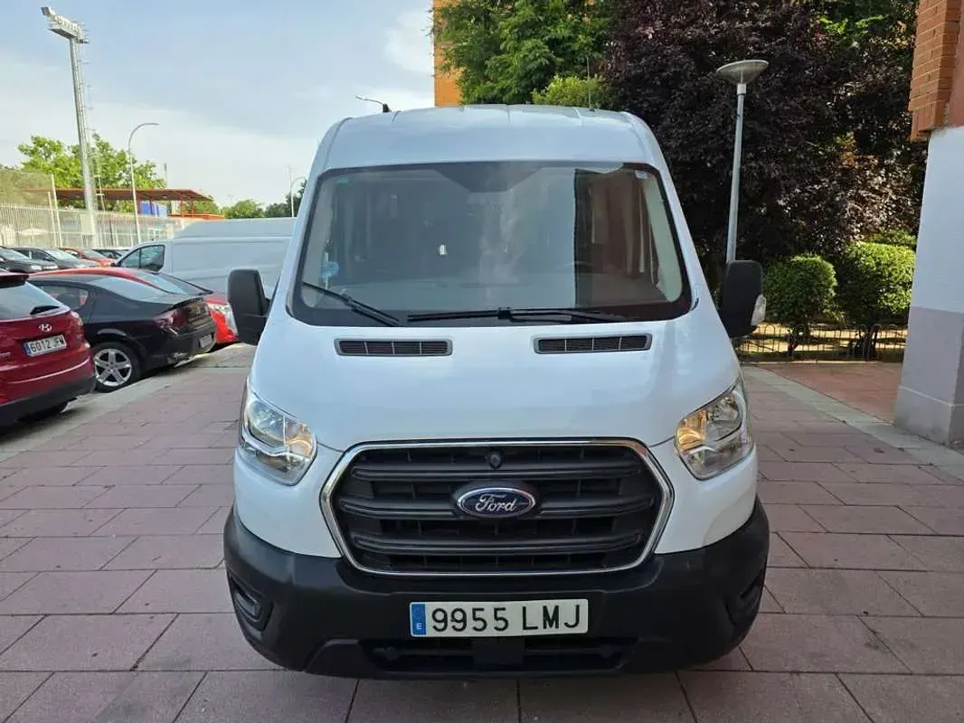 Usado Ford Transit Trend 131 CV (96 kW) 2021 Blanco Familiar