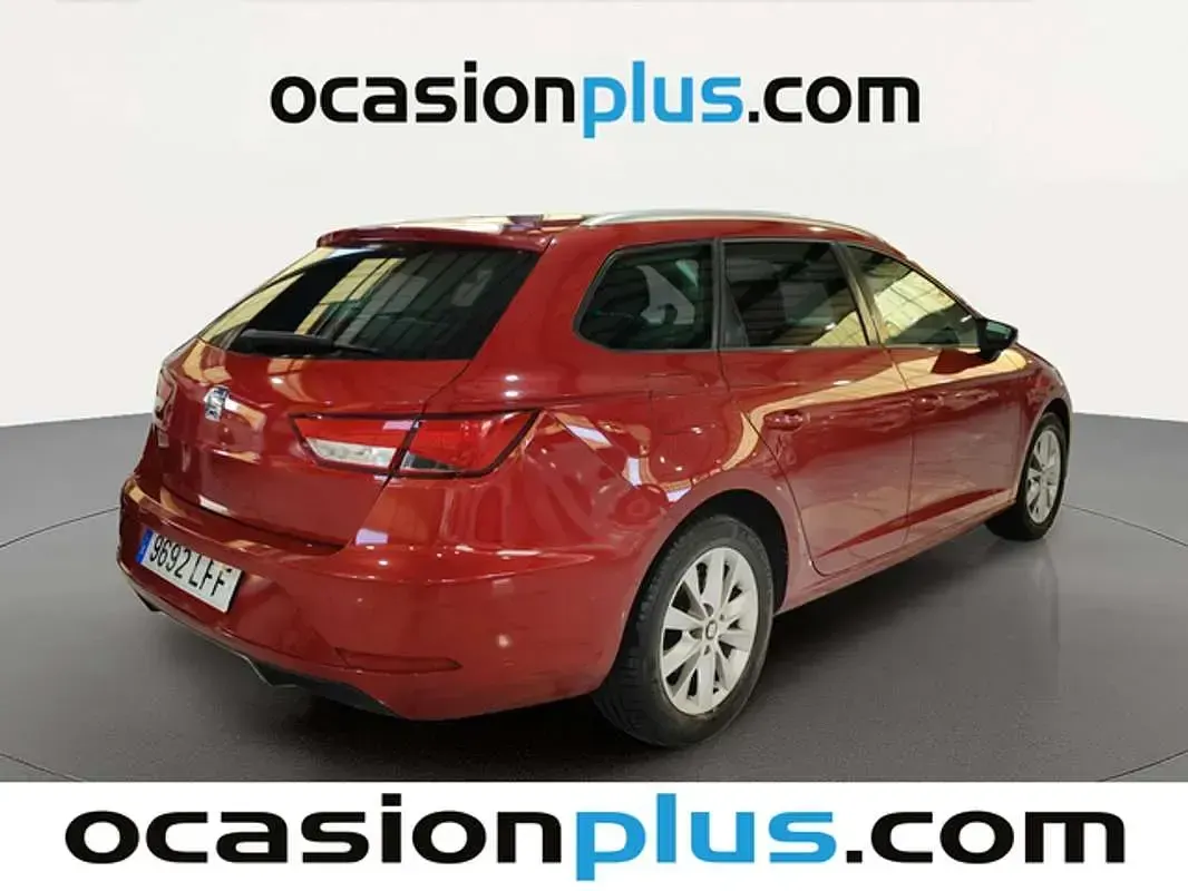 Usado Seat Leon ST Style 116 CV (85 kW) 2020 Rojo Familiar