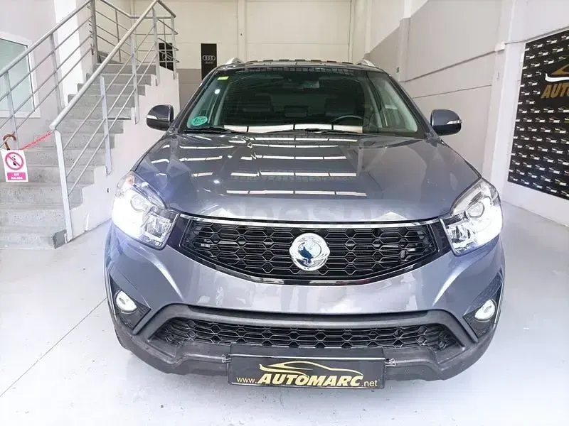 Usado SsangYong Korando 178 CV (130 kW) 2016 Gris / plata SUV