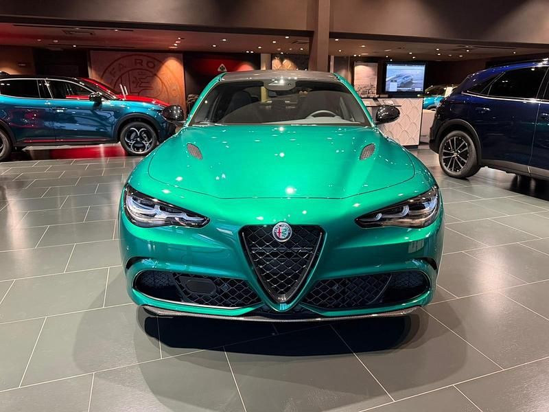 Nuevo Alfa Romeo Giulia Quadrifoglio 520 CV (382 kW) 2025 Verde Berlina