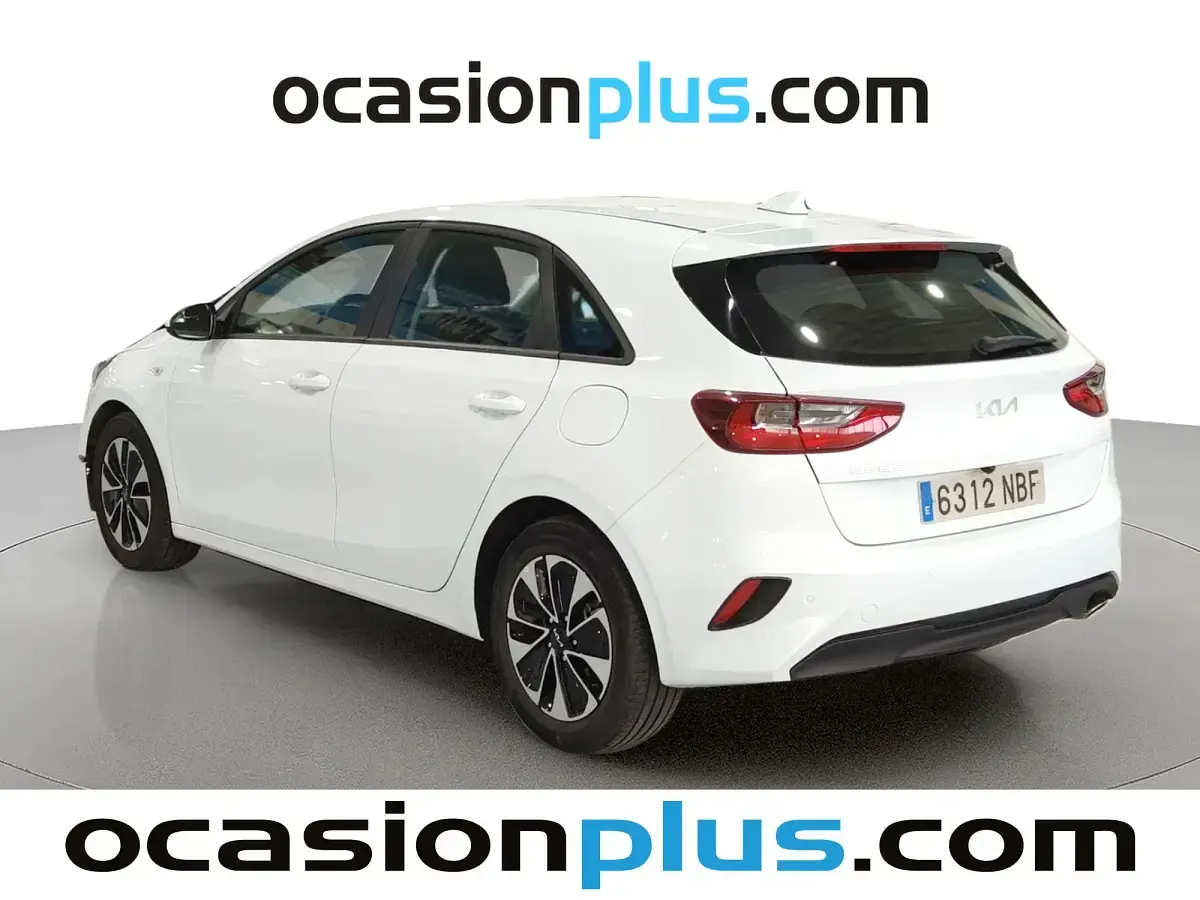 Usado Kia Ceed 101 CV (74 kW) 2025 Blanco Utilitario