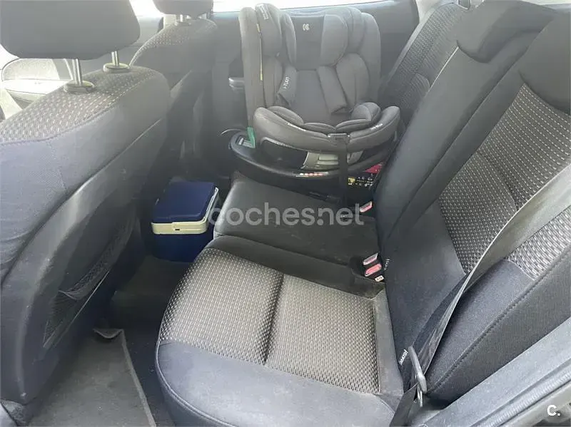 Usado Hyundai i30 Comfort 109 CV (80 kW) 2008 Negro Berlina