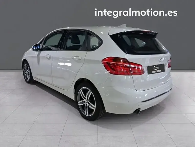 Usado BMW 216 Active Tourer 116 CV (85 kW) 2015 Blanco Monovolumen