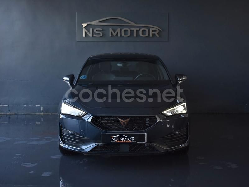 Usado Cupra Leon 150 CV (110 kW) 2024 Gris / plata Berlina