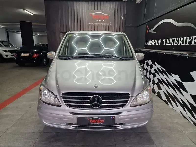 Usado Mercedes Viano 150 CV (110 kW) 2010 Gris / plata Monovolumen