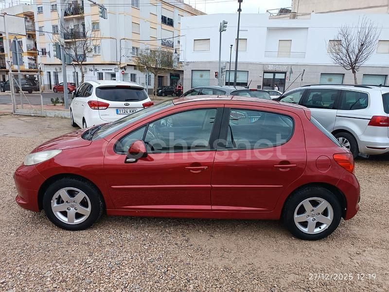 Usado Peugeot 207 75 CV (55 kW) 2007 Granate Berlina