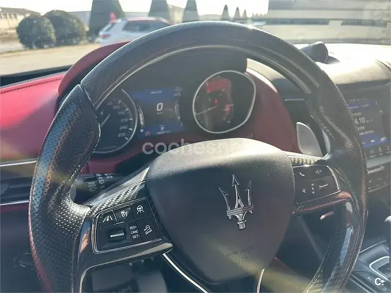 Usado Maserati Levante 275 CV (202 kW) 2017 Negro SUV