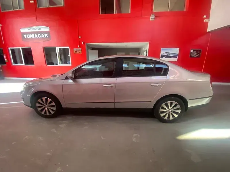 Usado VW Passat Advance 110 CV (80 kW) 2009 Gris / plata Berlina