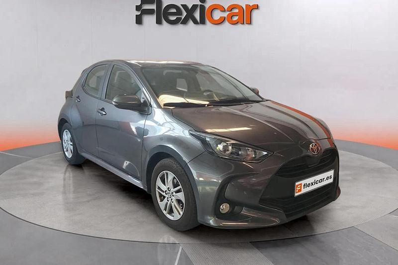Gris Usado 2024 Toyota Yaris Edition Berlina | 15.490 € (Super precio) - Imagen 1/4