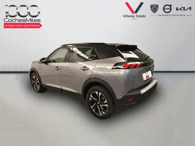Usado Peugeot 2008 GT 130 CV (95 kW) 2023 Gris / plata SUV