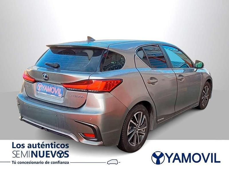 Usado Lexus CT200h Business Edition 136 CV (100 kW) 2021 Gris Utilitario