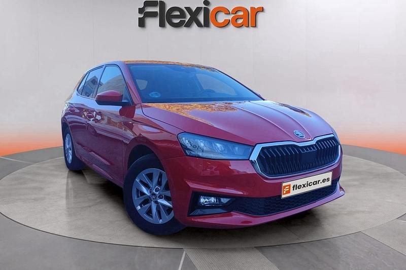 Rojo Usado 2024 Skoda Fabia Selection Utilitario | 13.990 € (Precio justo) - Imagen 1/4