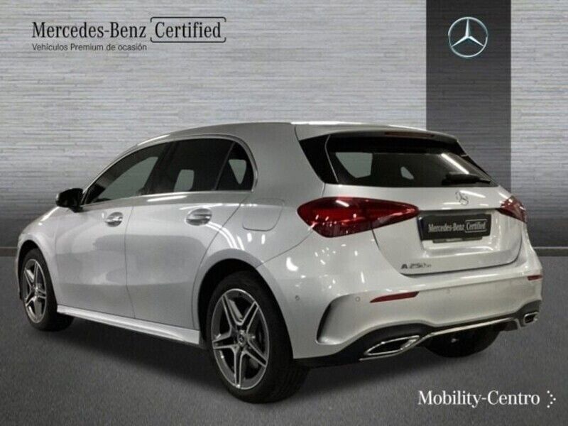 Usado Mercedes A250 AMG line 163 CV (119 kW) 2024 Iridiumsilver, metallic paint