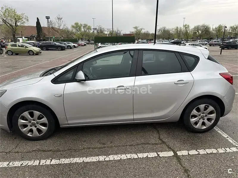 Usado Opel Astra Business 110 CV (80 kW) 2015 Gris / plata Berlina