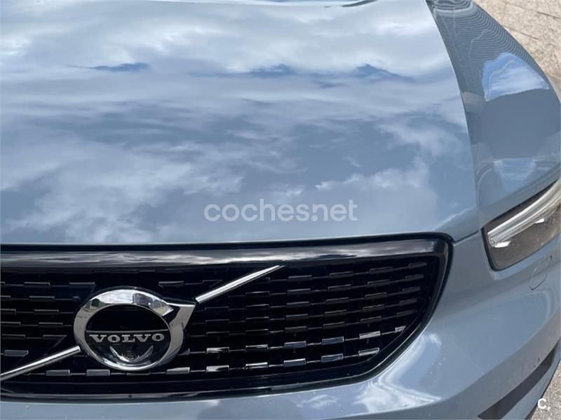Usado Volvo XC40 R-Design 190 CV (139 kW) 2019 Gris / plata SUV