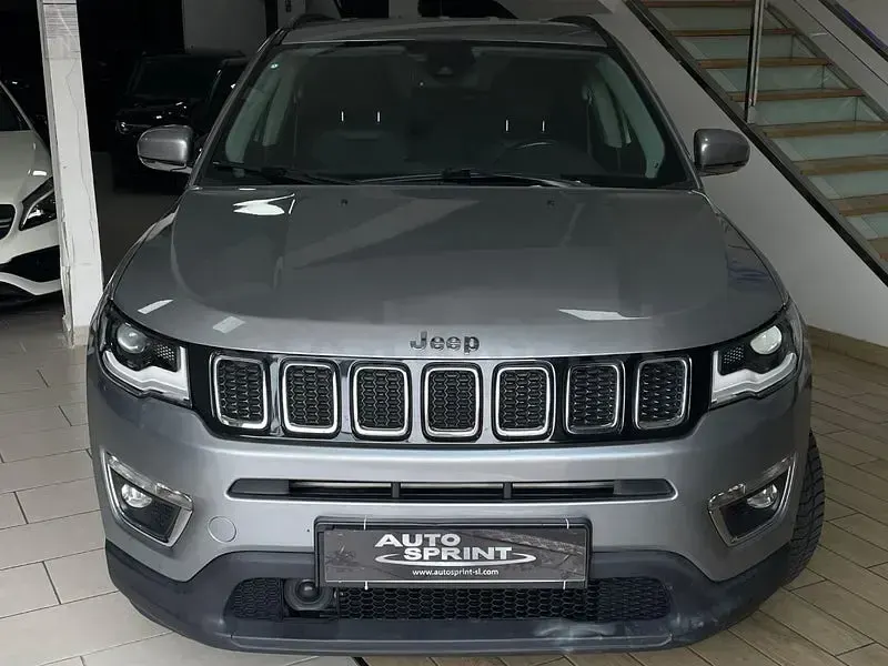 Usado Jeep Compass Limited 140 CV (102 kW) 2019 Gris / plata SUV
