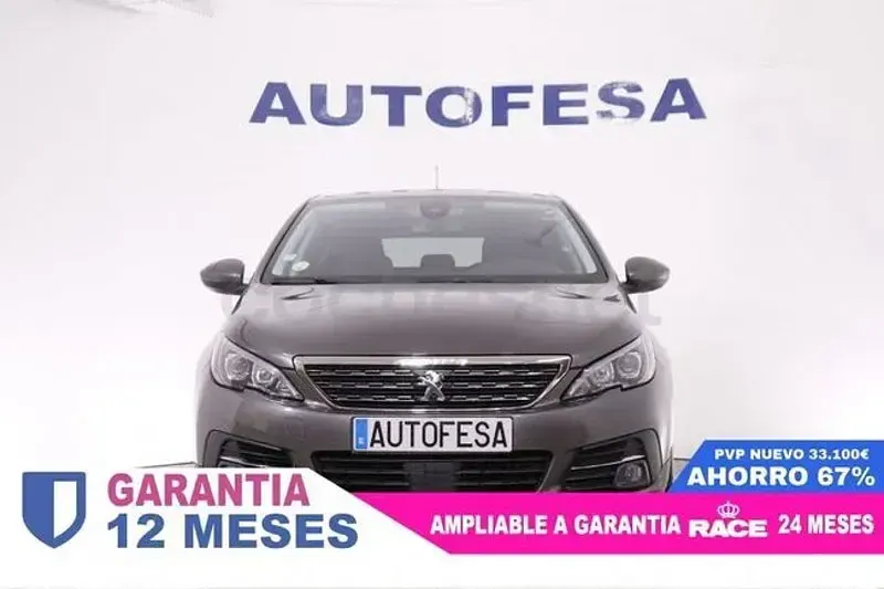 Usado Peugeot 308 Allure 130 CV (95 kW) 2019 Gris / plata Berlina