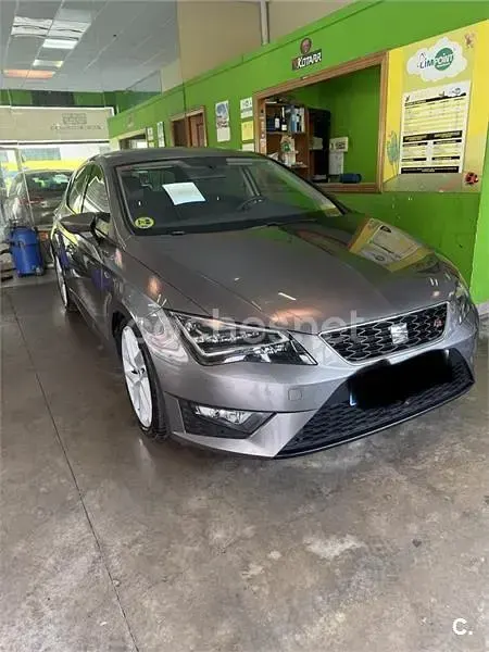 Usado Seat Leon FR 150 CV (110 kW) 2015 Gris / plata Berlina
