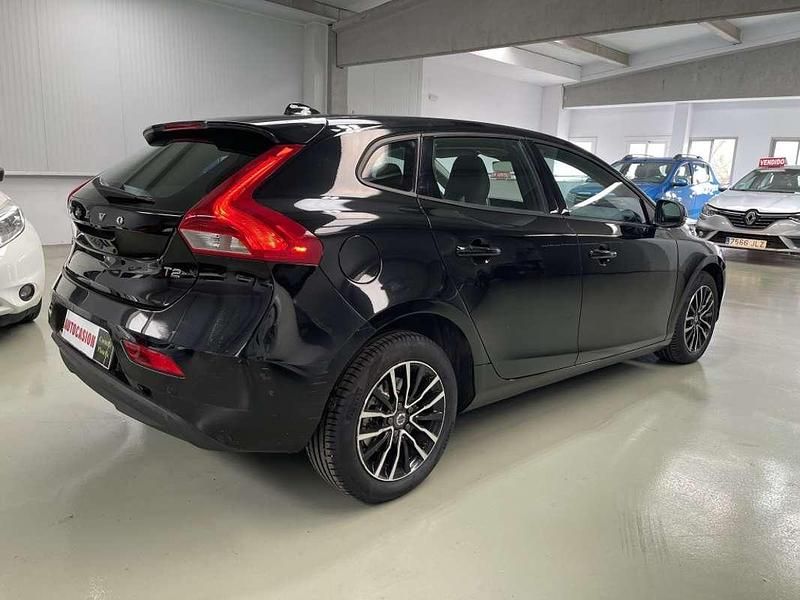Usado Volvo V40 Momentum 122 CV (89 kW) 2017 Negro Familiar