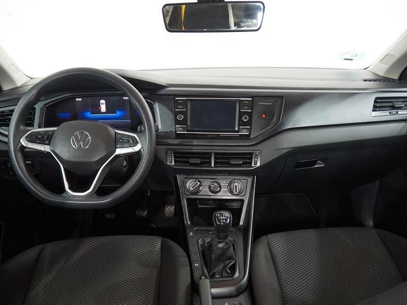 Usado VW Polo 95 CV (69 kW) 2022 Gris Utilitario
