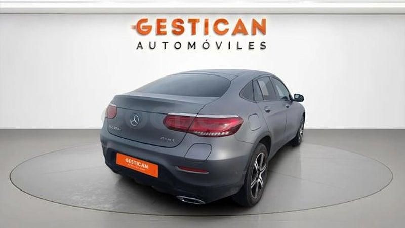 Usado Mercedes GLC300e 320 CV (235 kW) 2021 Gris / plata Coupe
