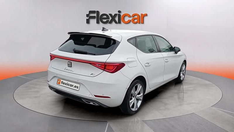 Usado Seat Leon FR 150 CV (110 kW) 2022 Blanco Familiar