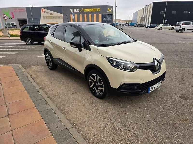 Usado Renault Captur Zen 90 CV (66 kW) 2017 Beige SUV