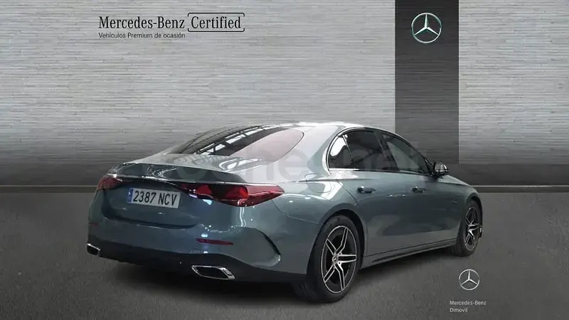 Usado Mercedes E220 197 CV (144 kW) 2025 Gris / plata Berlina