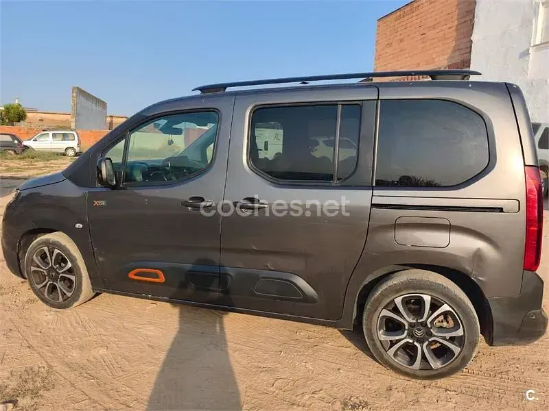 Usado Citroën Berlingo Shine 100 CV (73 kW) 2019 Gris / plata Monovolumen