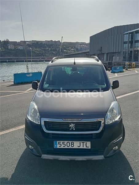 Usado Peugeot Partner Tepee Outdoor 100 CV (73 kW) 2016 Marrón Monovolumen