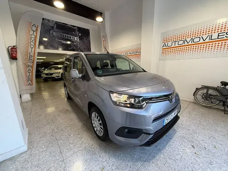 Usado Toyota Proace Verso Active 131 CV (96 kW) 2021 Gris / plata Familiar