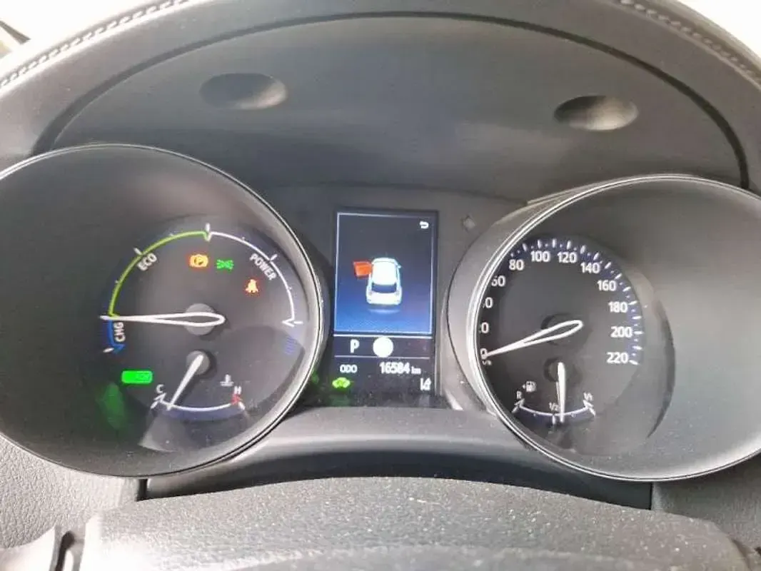 Usado Toyota C-HR Advance 122 CV (89 kW) 2023 Gris / plata SUV