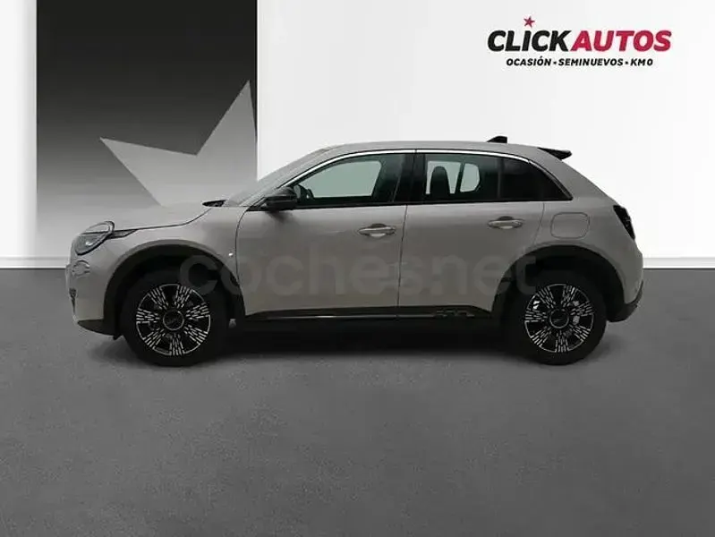 Usado Fiat 600 100 CV (73 kW) 2025 Gris / plata SUV