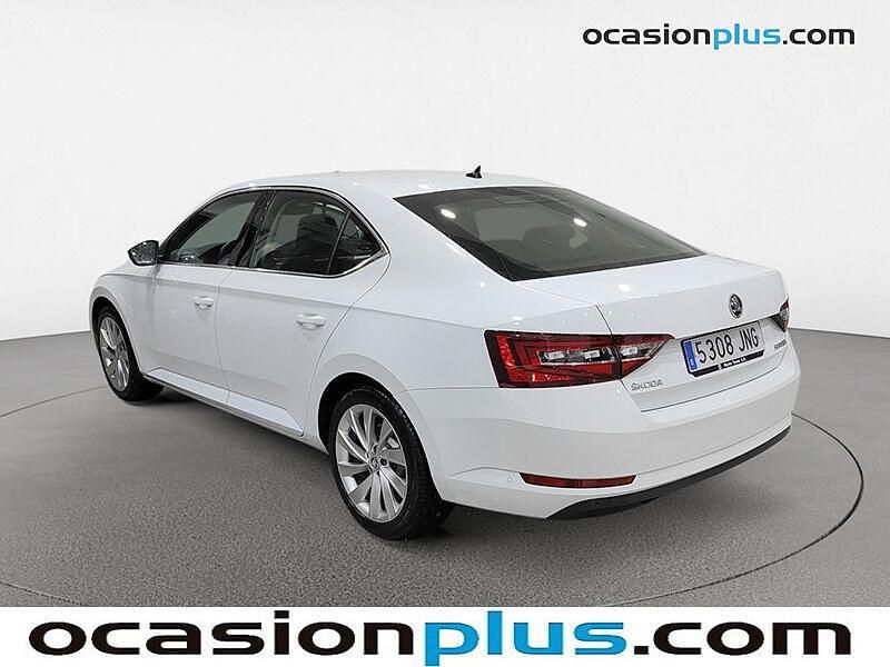 Usado Skoda Superb Style 150 CV (110 kW) 2016 Blanco Berlina