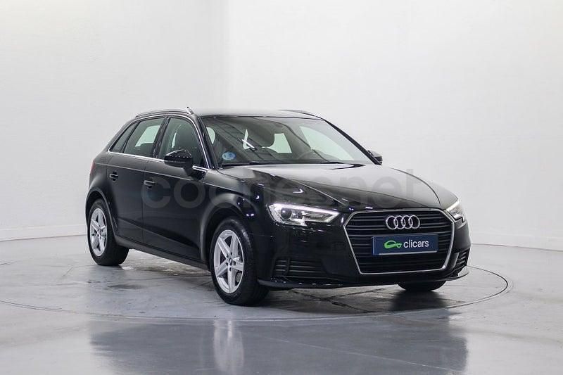 Usado Audi A3 Design 131 HP (96 kW) 2019 Preto Sedan