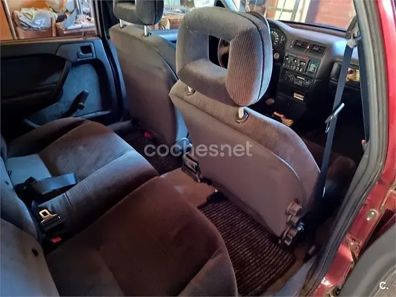 Usado Opel Vectra 116 CV (85 kW) 1991 Granate Utilitario