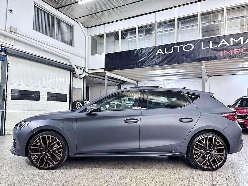 Usado Cupra Leon VZ 245 CV (180 kW) 2021 Gris / plata Berlina