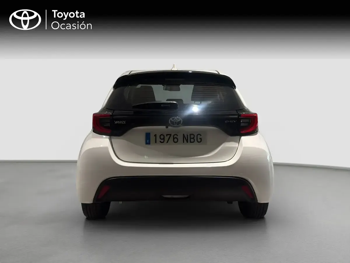 Usado Toyota Yaris Active 116 CV (85 kW) 2025 Blanco Utilitario