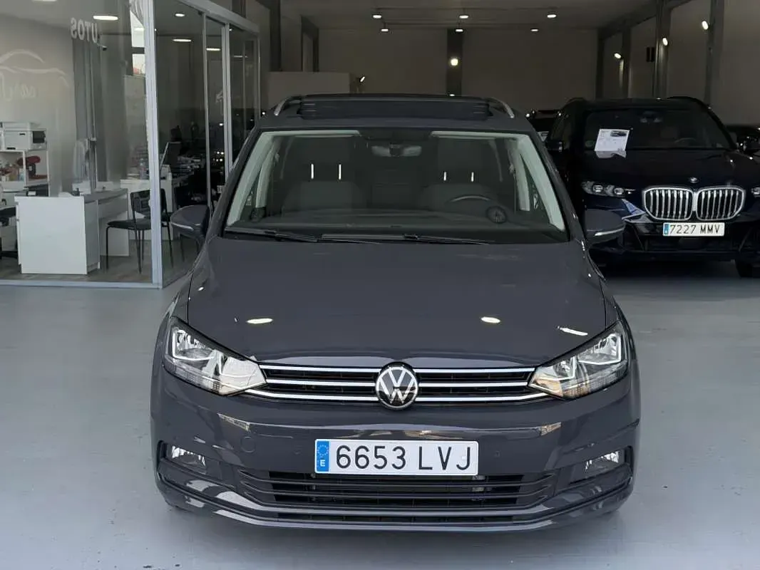 Usado VW Touran Advance 150 CV (110 kW) 2021 Gris Monovolumen