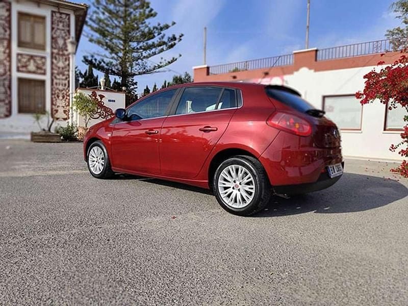 Usado Fiat Bravo Dynamic 105 CV (77 kW) 2008 Rojo Utilitario