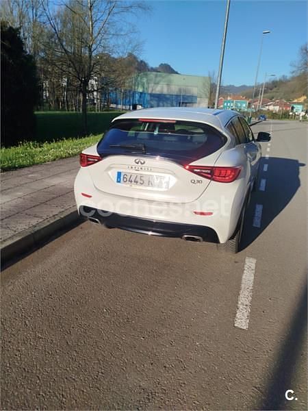 Usado Infiniti Q30 Premium 170 CV (125 kW) 2018 Blanco Berlina