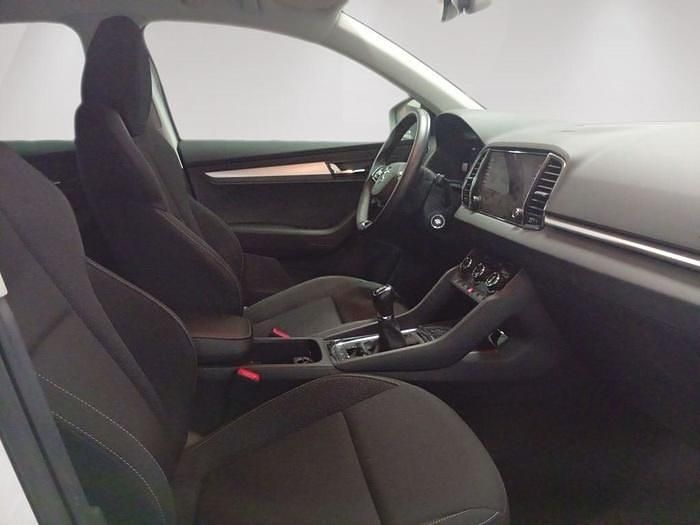 Usado Skoda Karoq Selection 115 CV (84 kW) 2024 Blanco SUV