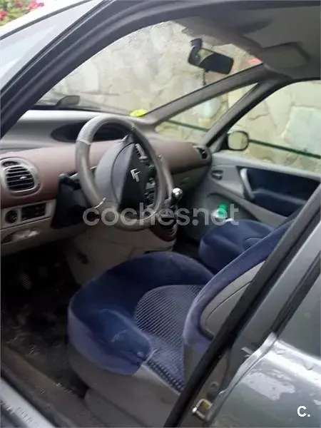 Usado Citroën Xsara Picasso 95 CV (69 kW) 2004 Gris / plata Monovolumen