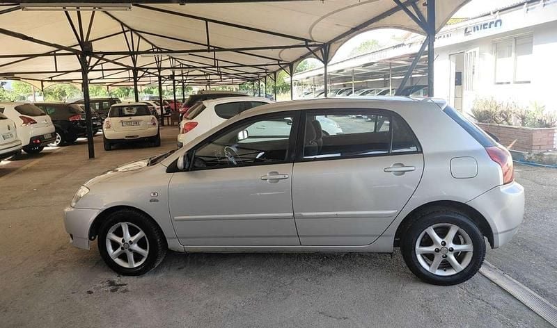 Usado Toyota Corolla Terra 90 CV (66 kW) 2003 Gris Utilitario