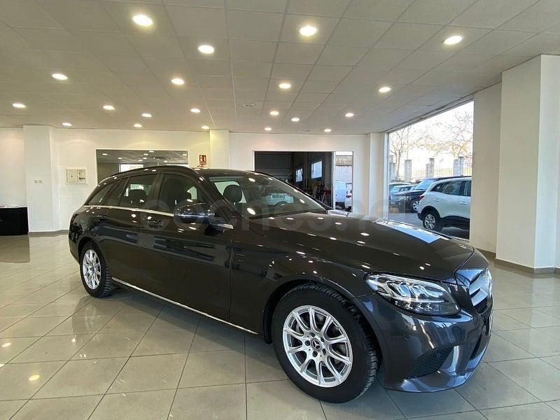 Usado Mercedes C200 160 CV (117 kW) 2020 Gris / plata Familiar