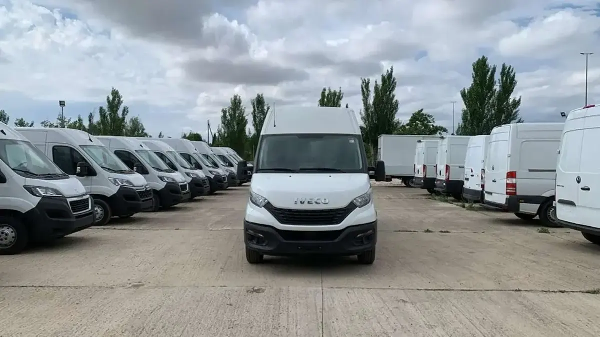 Usado Iveco Daily 136 CV (100 kW) 2022 Blanco Van