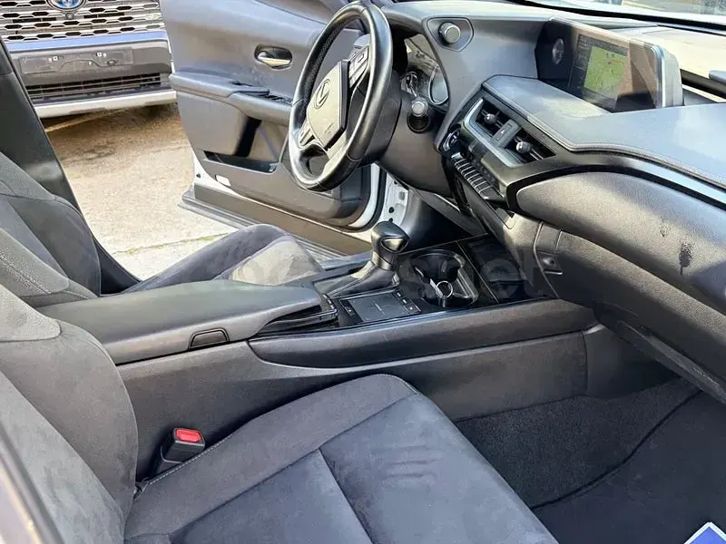Usado Lexus UX Executive Line 184 CV (135 kW) 2022 Blanco SUV