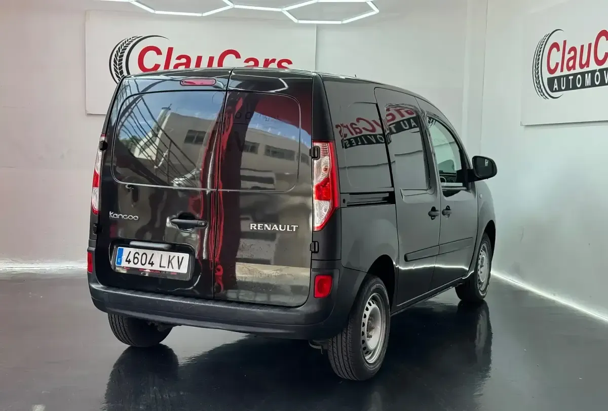 Usado Renault Kangoo 80 CV (58 kW) 2020 Negro Monovolumen